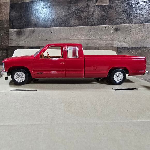 Ertl AMT 1993 Chevy C-1500 Extended-Cab Victory Red Dealer Promo - Picture 5 of 11